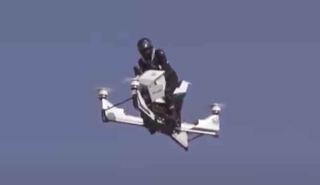 Dubaj: policja eksperymentuje z latającymi motocyklami i na razie kiepsko jej to wychodzi