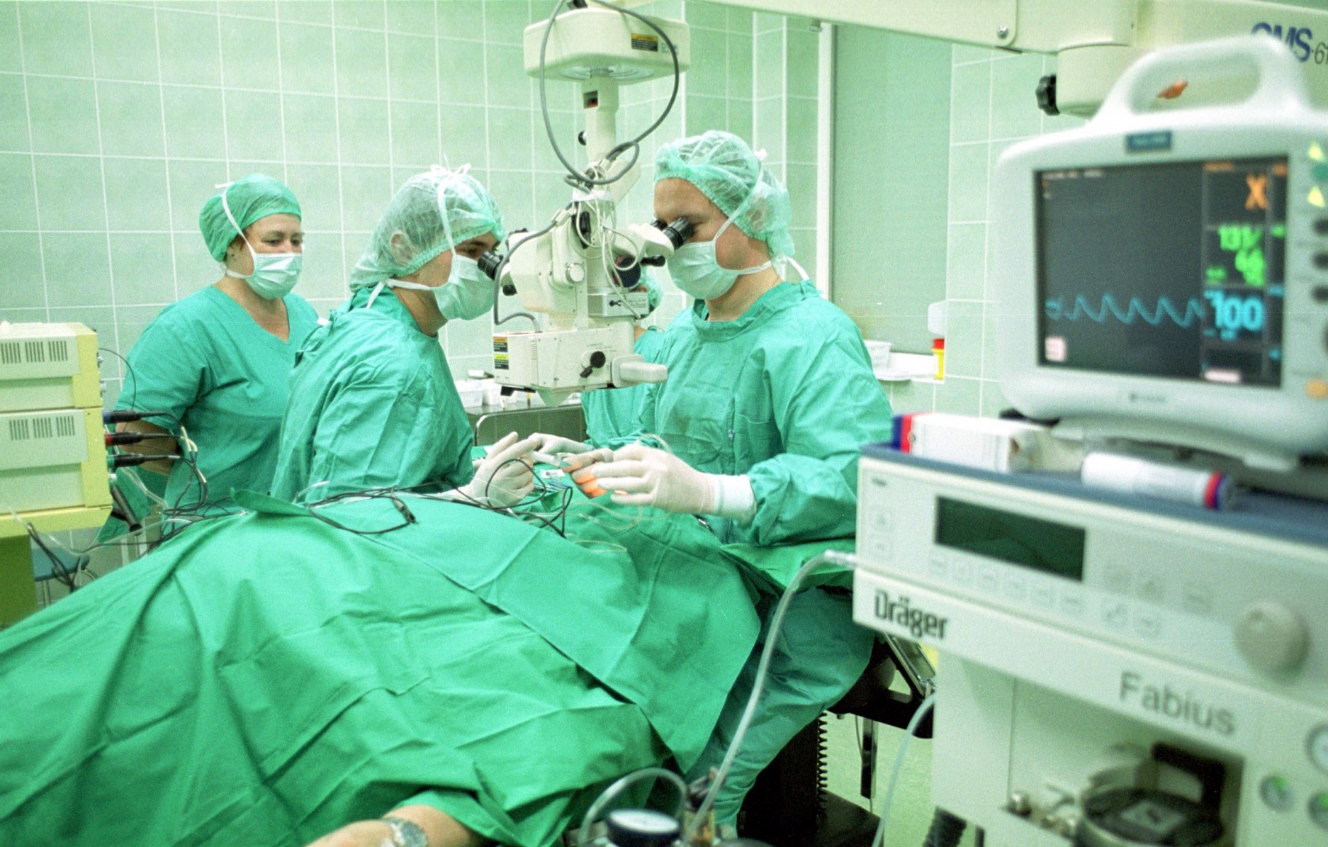 Rząd zmienił zdanie wobec medyków z "niech jadą" i uruchamia program do "niech wracają"