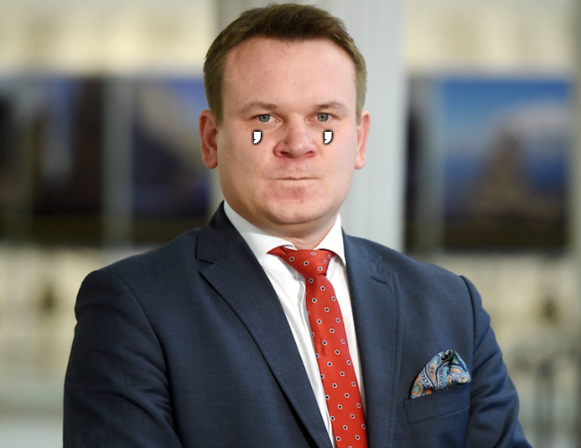 Dominik Tarczyński uronił łzę i 20 tysięcy złotych