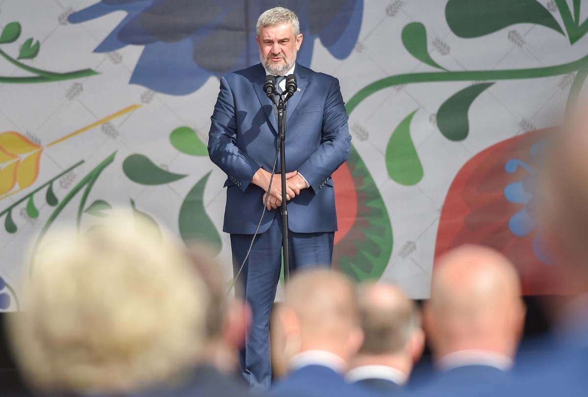 Minister rolnictwa na Dożynkach Prezydenckich: są ideologie, które mówią, że mleko jest efektem gw*łtu na krowach