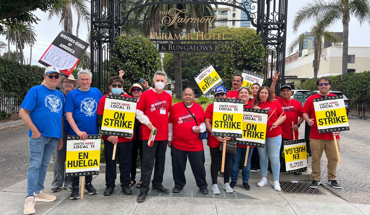 Hollywood: producenci odciągają rozmowy ze strajkującymi scenarzystami, czekają, aż będą zdesperowani