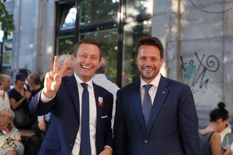 Trzaskowski: "#Wolność! Toast za #4czerwca. Jestem dumny, że byłem wtedy tutaj!":muscle: