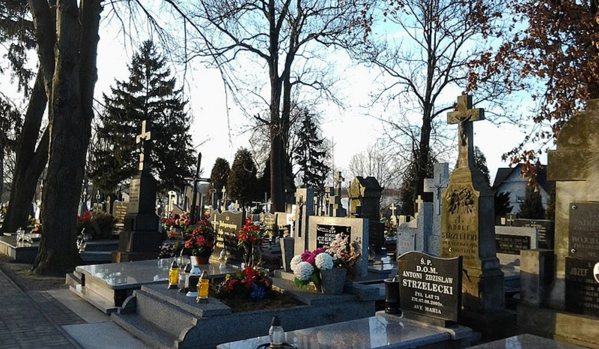 Polacy umierają w takim tempie, że zrobiła się pogrzebowa kolejka i niektórzy muszą czekać tygodniami