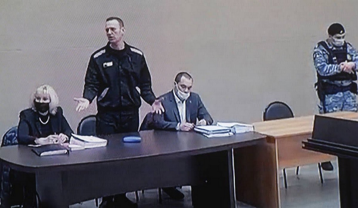 Aleksiej Nawalny skarży się, że w kolonii karnej codziennie musi słuchać tego samego orędzia Władimira Putina