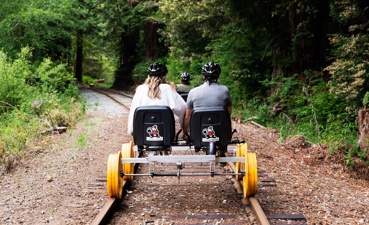 Bezemisyjna turystyka: Kalifornia testuje drezyny rowerowe