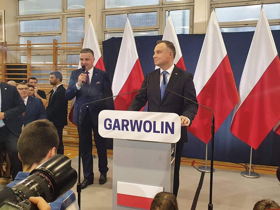 Poseł PiS zrobił przerwę w kwarantannie i urządził imieniny na 250 osób