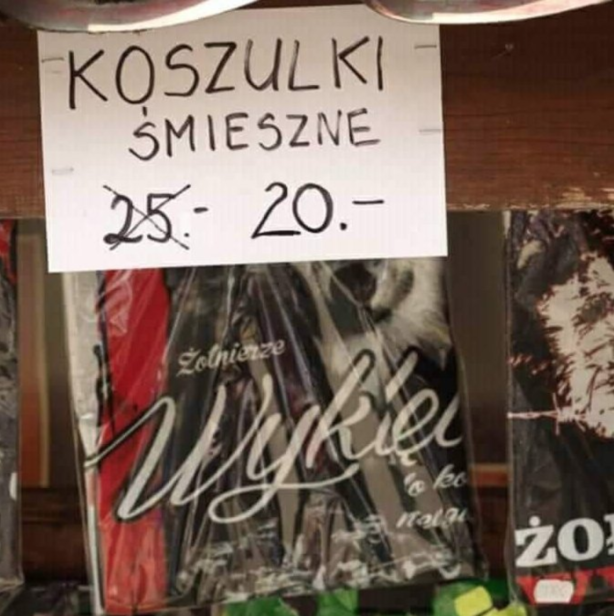 Tak kończy się moda na koszulki partiotyczne?