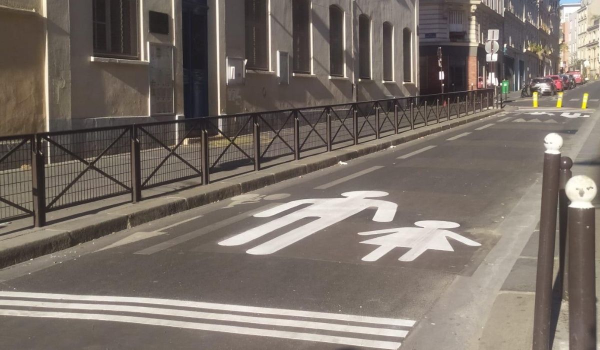 Paryż: ulice przy 80 szkołach zostaną wyłączone z ruchu i zamienione w strefy piesze