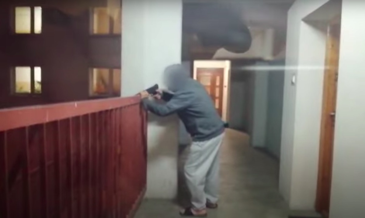 Bielsko-Biała: starszy pan z wiatrówką śmiało terroryzuje sobie osiedle, policja "prowadzi ustalenia"