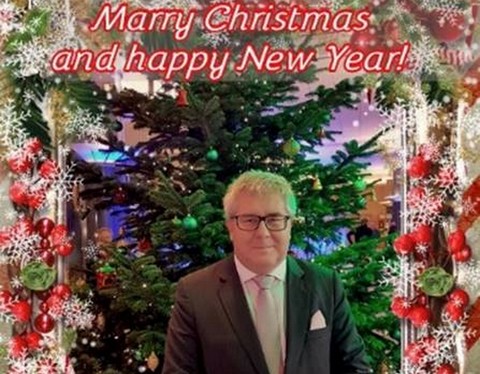 Ryszard Czarnecki życzy europosłom "Marry Christmas and happy New Year"