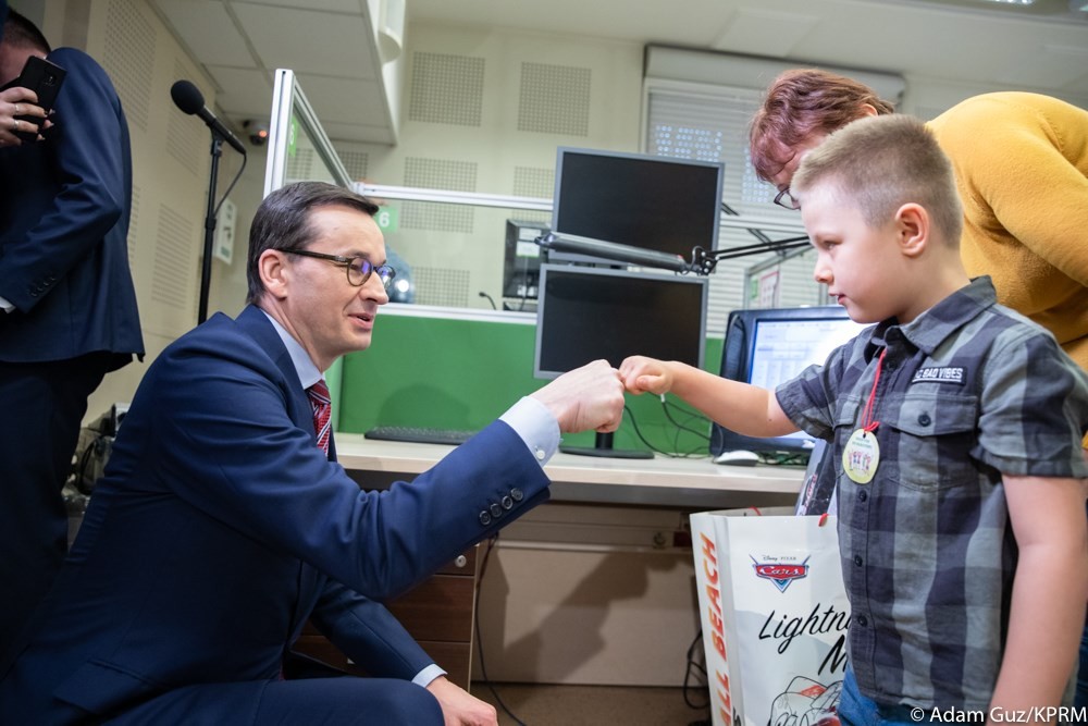 6-letni Rafał z Rybnika uratował mamę, która upadła na podłogę. Zadzwonił na 112