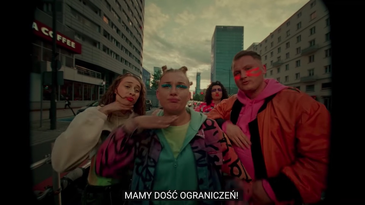 Może chcesz posłuchać oczami rapowego kawałka w języku migowym