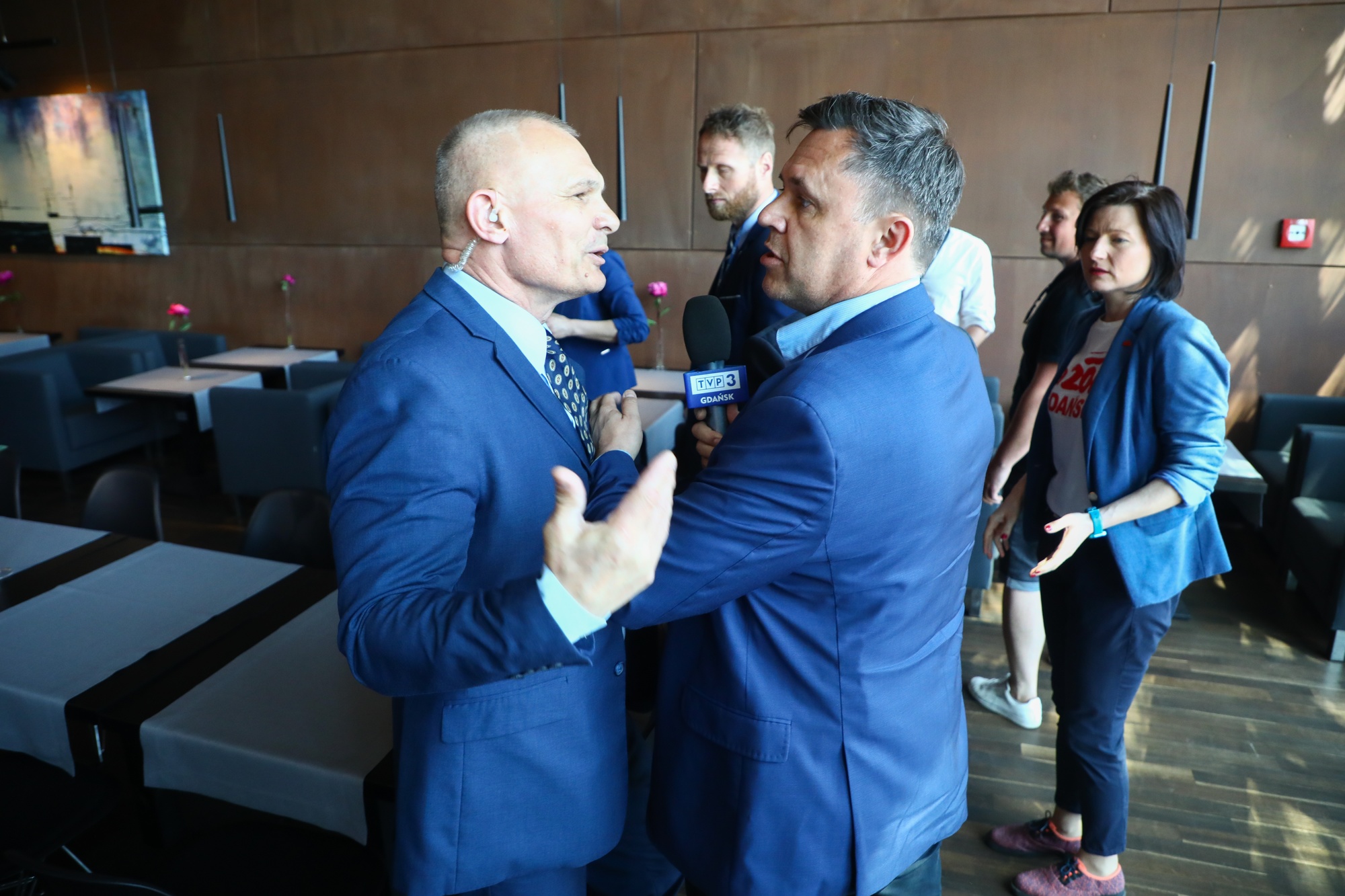Dziennikarz TVP przepychał się z ochroniarzem Dulkiewicz. "Gonił ją pomiędzy stołami"