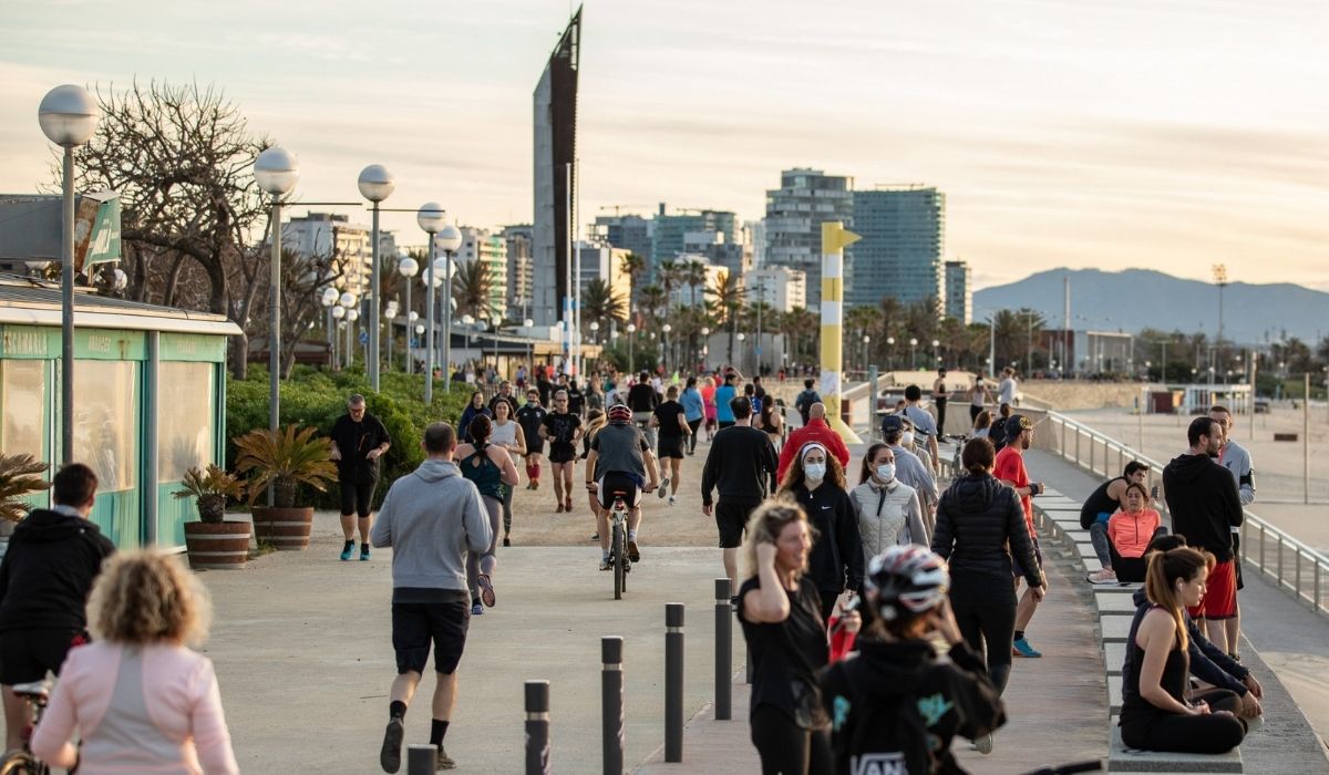 Hiszpania pozwala przyjeżdżać turystom, ale swoim obywatelom każe siedzieć w domach, UE prosi o ogarnięcie się