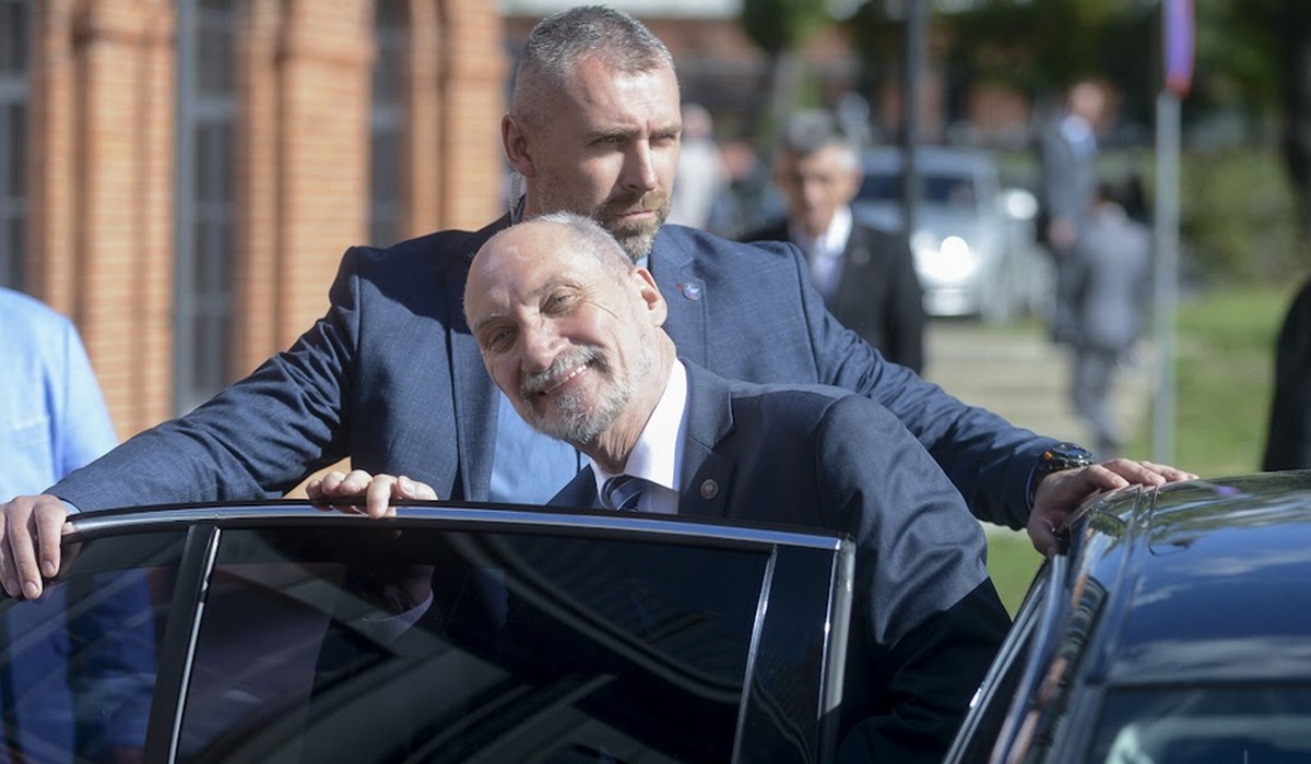 Antoni Macierewicz chciał zdawać egzamin na prawo jazdy, ale poległ na teście teoretycznym