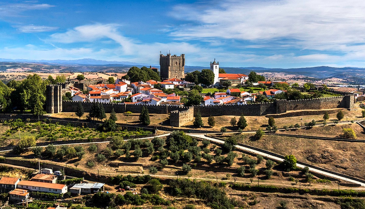 Miasto w Portugalii kusi nowych mieszkańców, oferuje miesiąc bez czynszu i rachunków za internet, kosz żywności