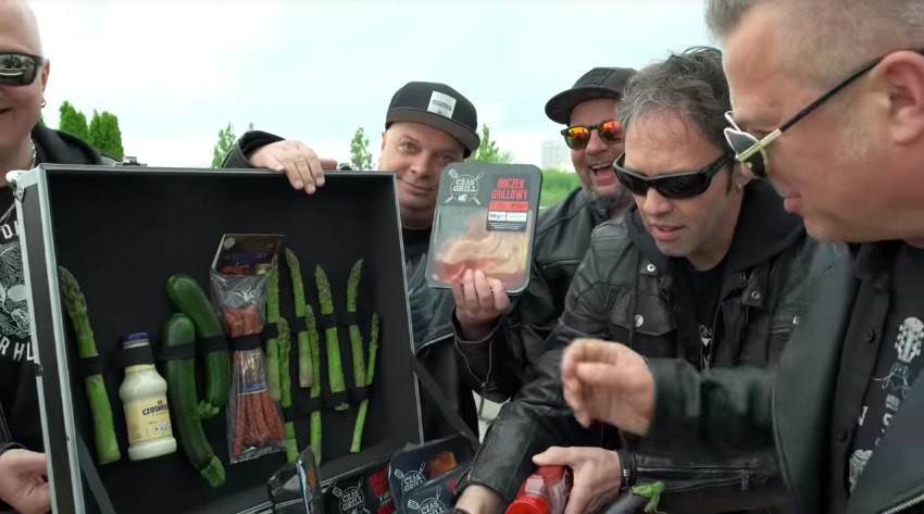 Big Cyc reklamuje Biedronkę, jakby mieli długi albo coś