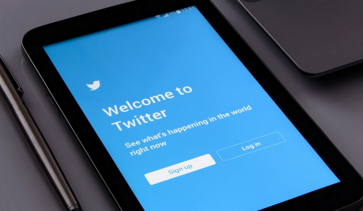 Badanie: w 6 na 7 badanych krajów, algorytm Twittera sztucznie wzmacniał prawicowy przekaz