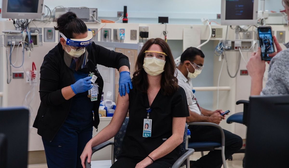 USA: kolejne firmy planują zwolnienia niezaszczepionych pracowników