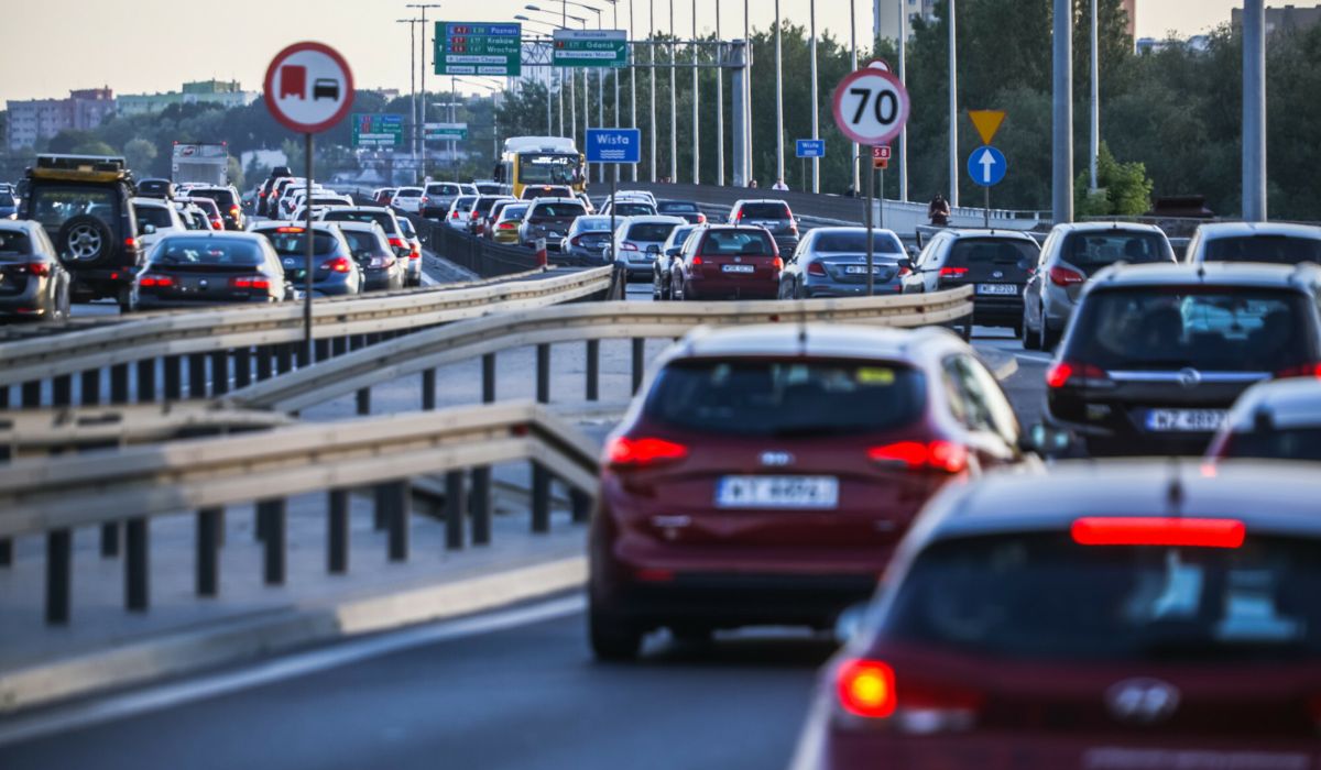 Tesla niespodziewanie wróciła do czołówki ulubionych aut w UE, szczególnym sukcesem model Y