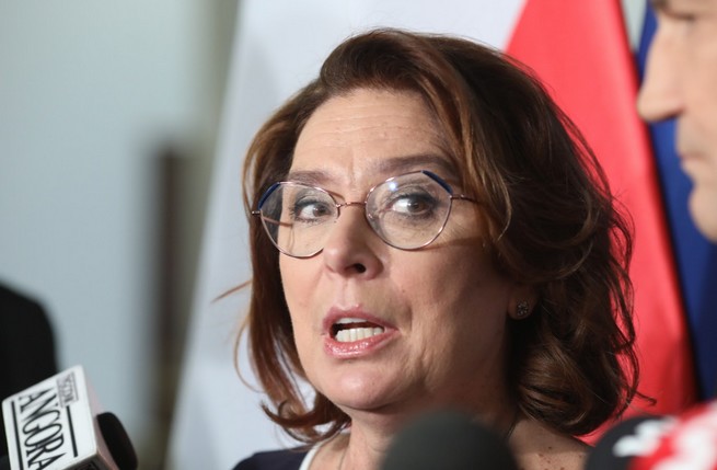 Kidawa wciąż się zastanawia, czy weźmie udział w wyborach. Według CBOS ma 5%