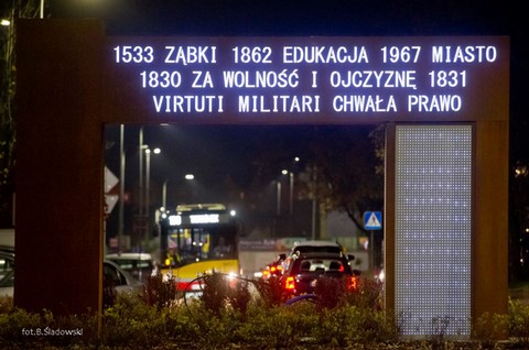 W Ząbkach wybudowano Bramę Niepodległości za ponad 230 tysięcy złotych