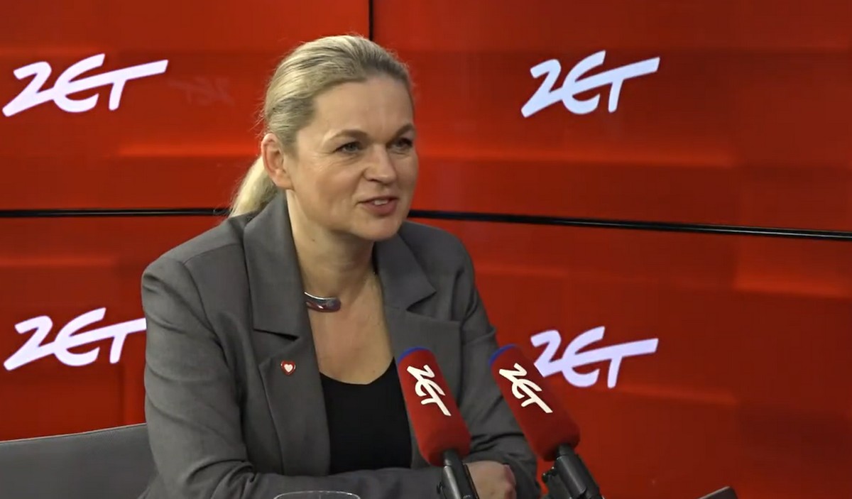 Minister edukacji obiecuje, że uczniowie będą mniej kisić się w szkole i częściej przebywać na świeżym powietrzu