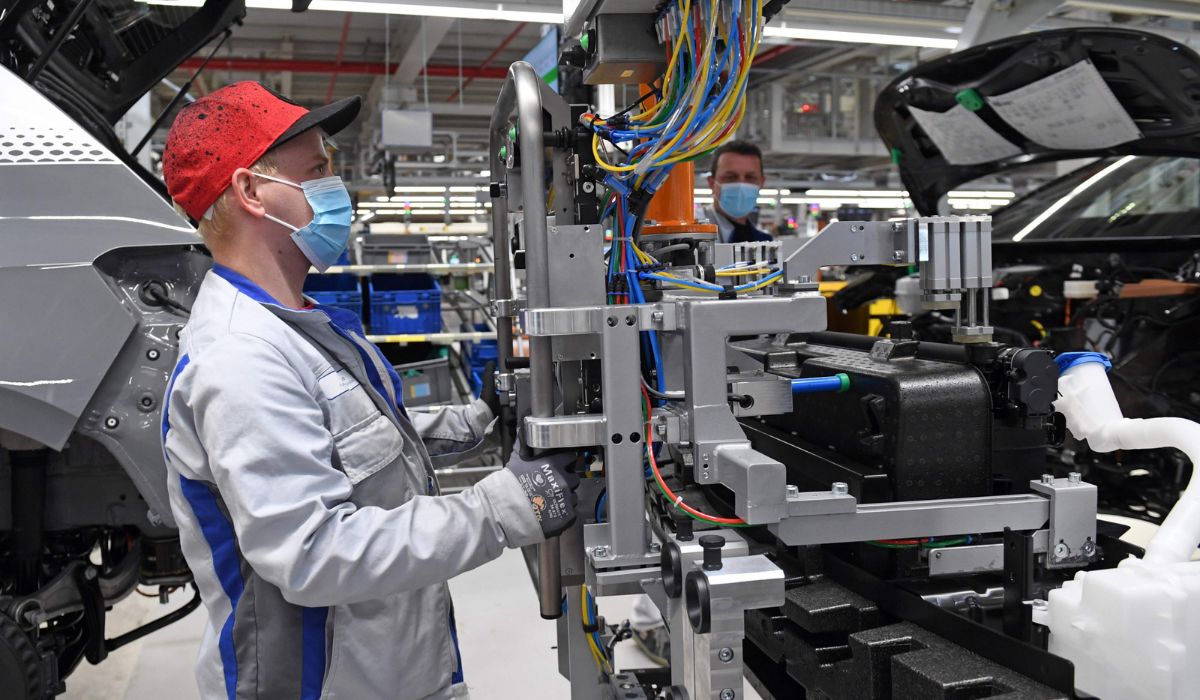 Chiński właściciel Volvo zarządził zwolnienie 3000 osób, producenci innych marek też tną koszty jak się da