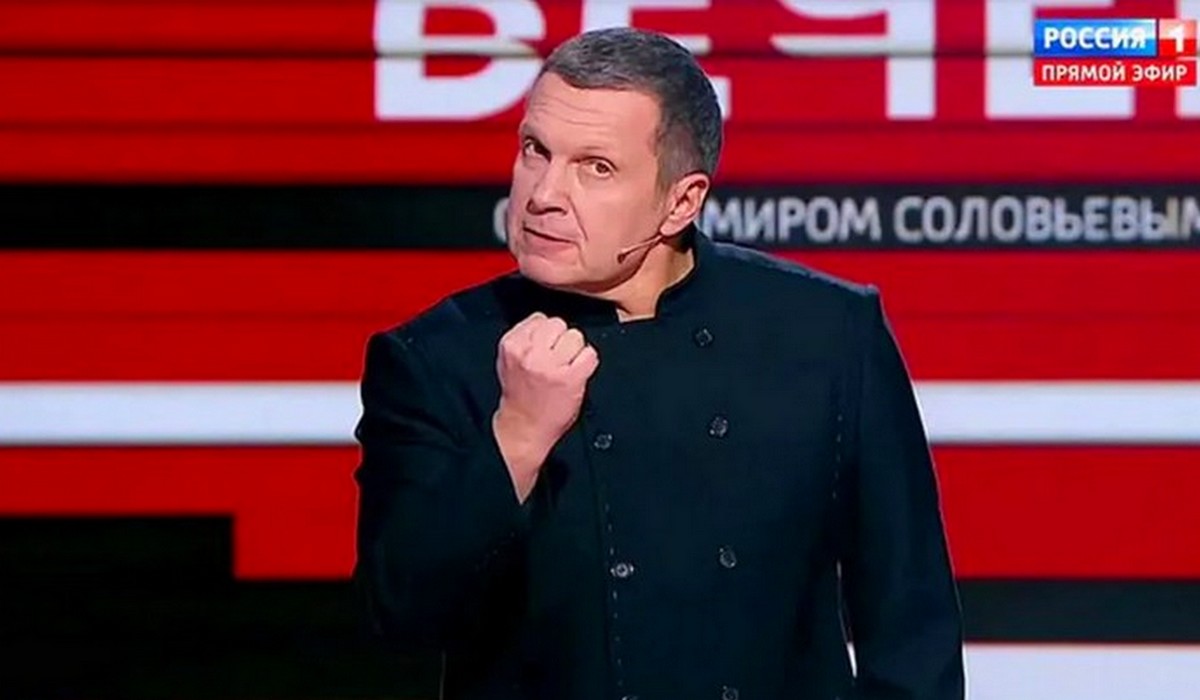 Główny propagandysta Rosji odpiął wrotki i twierdzi, że Putin zaatakuje USA