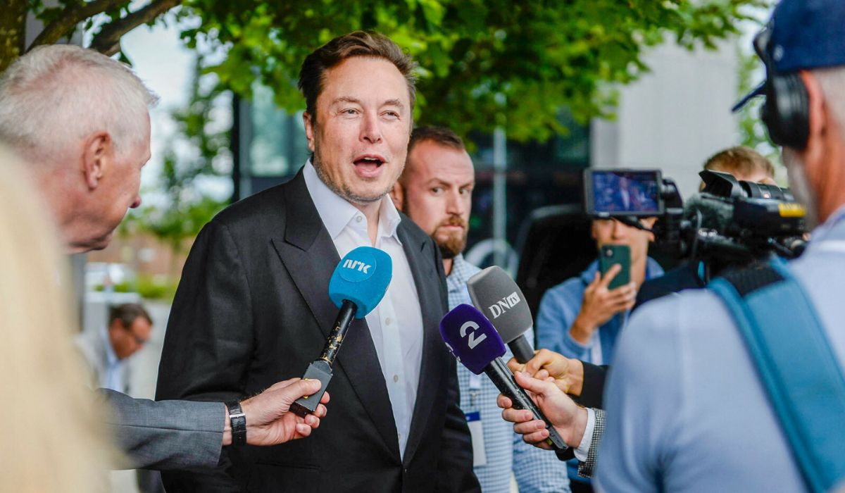 Elon Musk zmienił algorytmy Twittera, żeby więcej osób widziało jego genialne wpisy