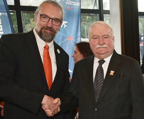 Kijowski chwali się zdjęciem z Wałęsą: "Miałem zaszczyt złożyć życzenia osobiście"