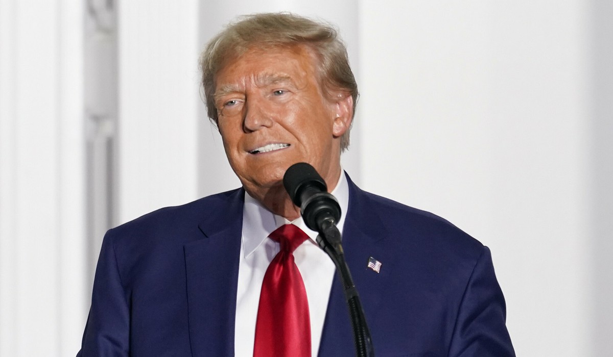 Trump tłumaczy, że wyniósł pudła z tajnymi dokumentami, bo były tam też jego ciuchy