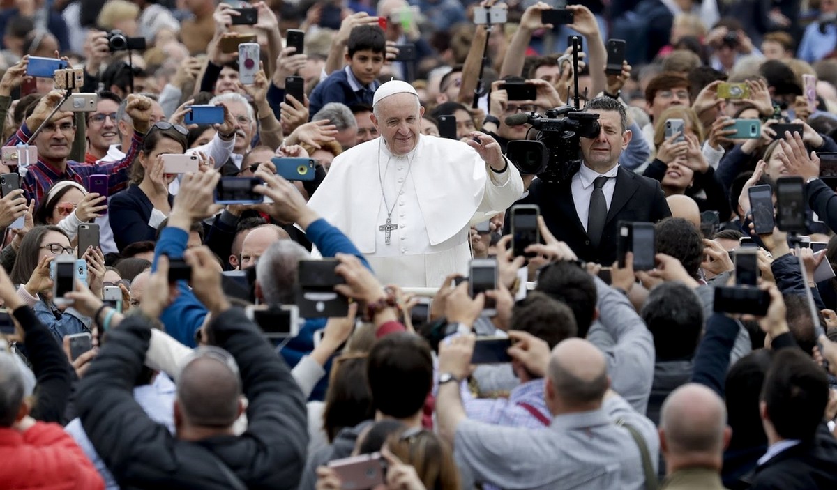 Papież wezwał do uczynienia Kościoła "mniej męskim" w przemówieniu do Międzynarodowej Komisji Teologicznej