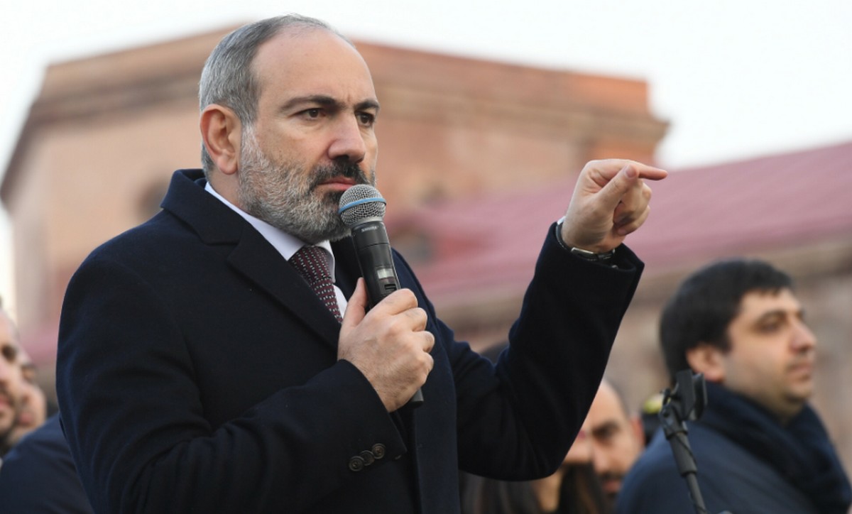 Premier Armenii ostrzega przed próbą zamachu stanu po tym, jak armia domaga się jego dymisji