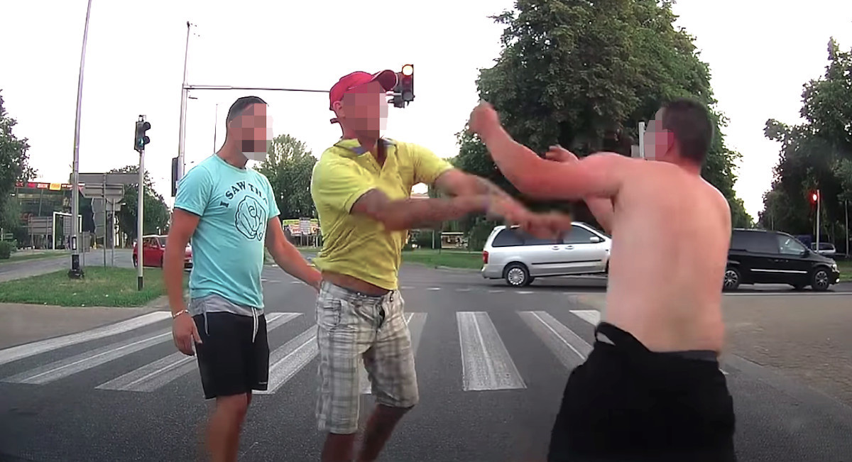 Puławy: dwaj zbóje bili mężczyznę na ulicy, przegnała ich aktywistka z fundacji "Uszy do góry"