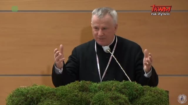 Ksiądz Guz tłumaczy: ekologizm to totalna wrogość względem człowieka