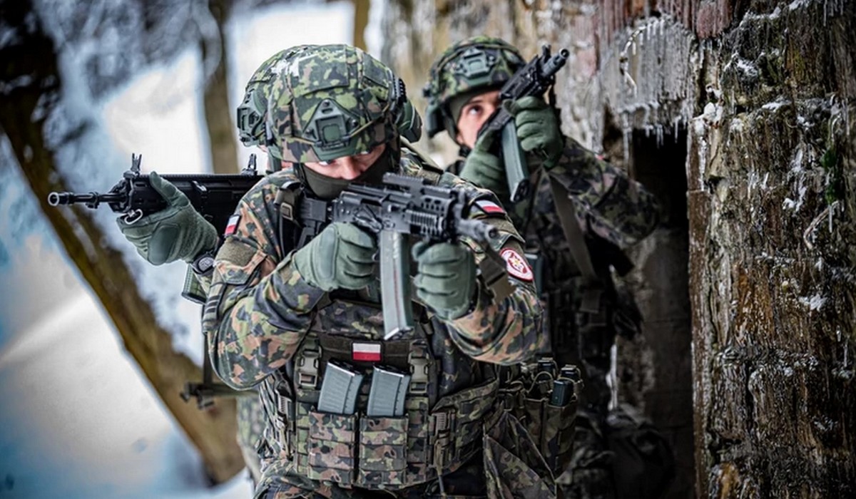 Wojsko Polskie kupuje wypasione hełmy, ale eksperci zwracają uwagę na kontrowersyjne wycięcie na uszy