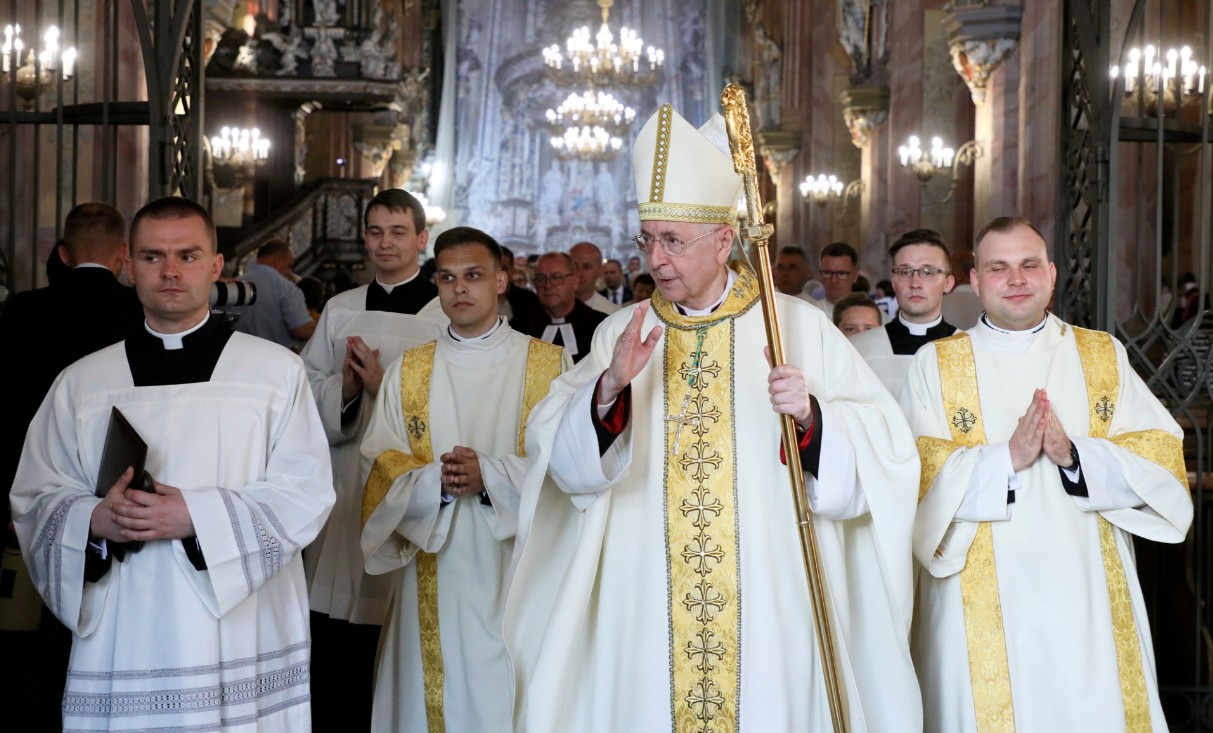 Abp Gądecki: marsze równości to miejsca obscenicznych prezentacji. Tęczowa Maryja jak atak husytów w 1430