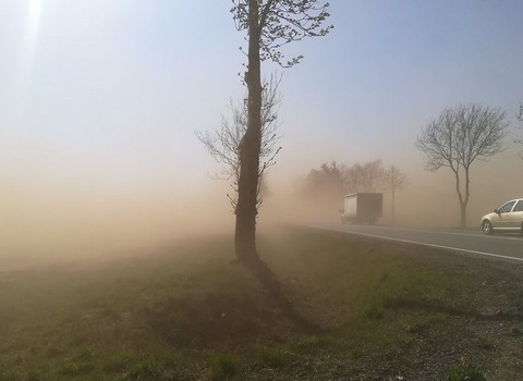 Burze piaskowe dotarły nad Polskę