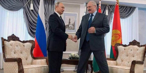 Łukaszenka za wszelką cenę stara się nie być wyższy:putin: