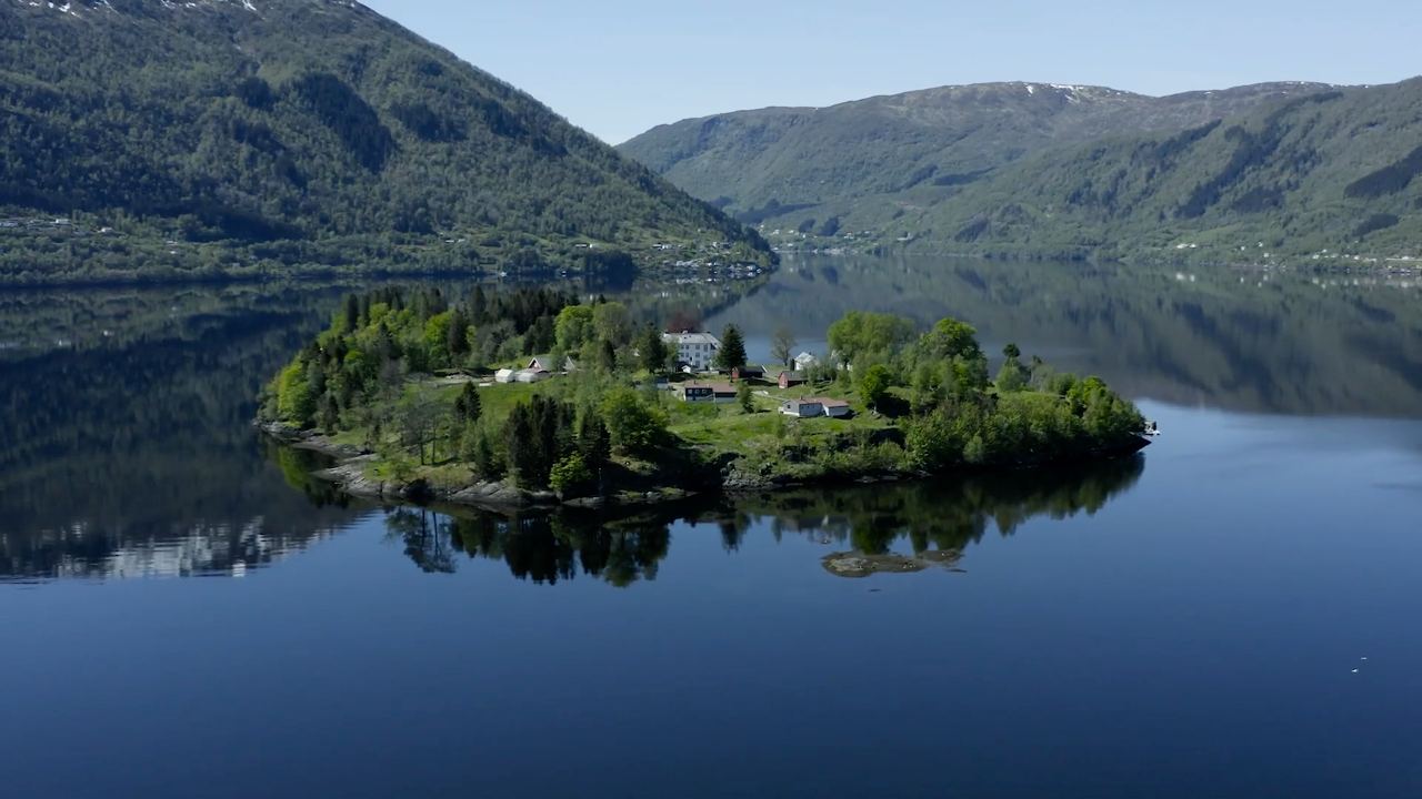 Norwegia: na sprzedaż jest prywatna wyspa z niezłym potencjałem dla miłośników widoków, horrorów albo prepperstwa