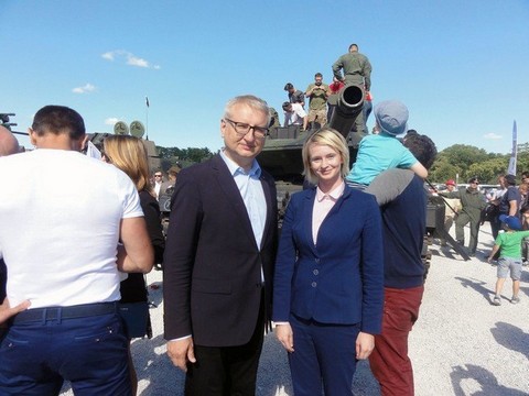 Polityk PiS o Pięcie: "Żona stoi przy nim twardo. Chcą, by ta rodzina przetrwała"