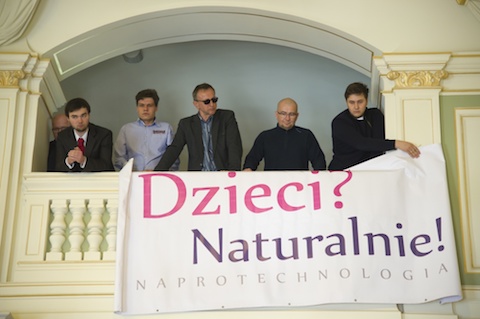 Rządowy program stosowania czarymary zamiast in vitro działa gorzej i drożej