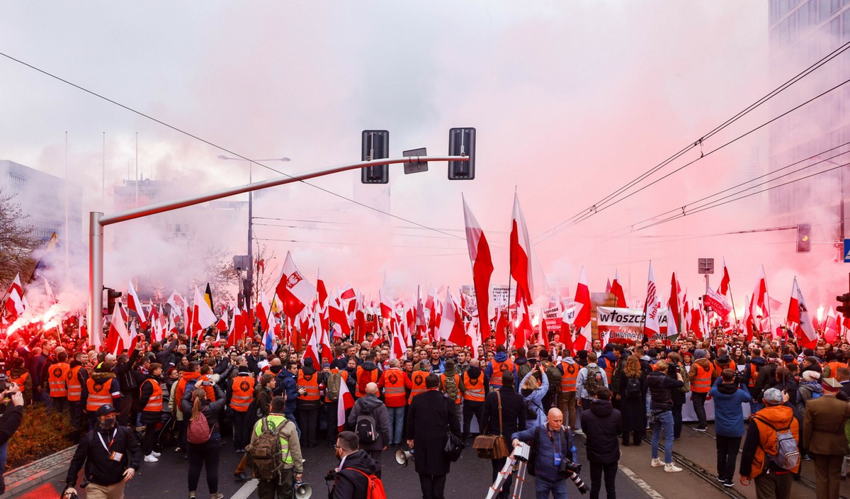Marsz Niepodległości bez większych awantur, część osób brzydko krzyczała na Bosaka