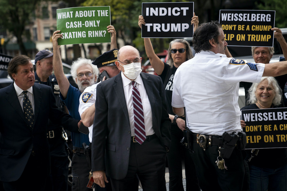 Szef finansów Trump Organization przyznał się do oszustw podatkowych, będzie zeznawał przeciwko firmie