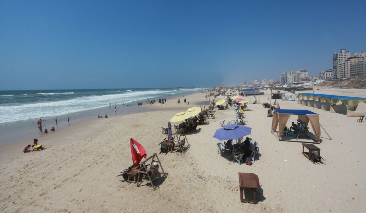 Strefa Gazy: dzięki wysiłkom udało się oczyścić wodę, ludzie poszli na czystą plażę pierwszy raz od wielu lat