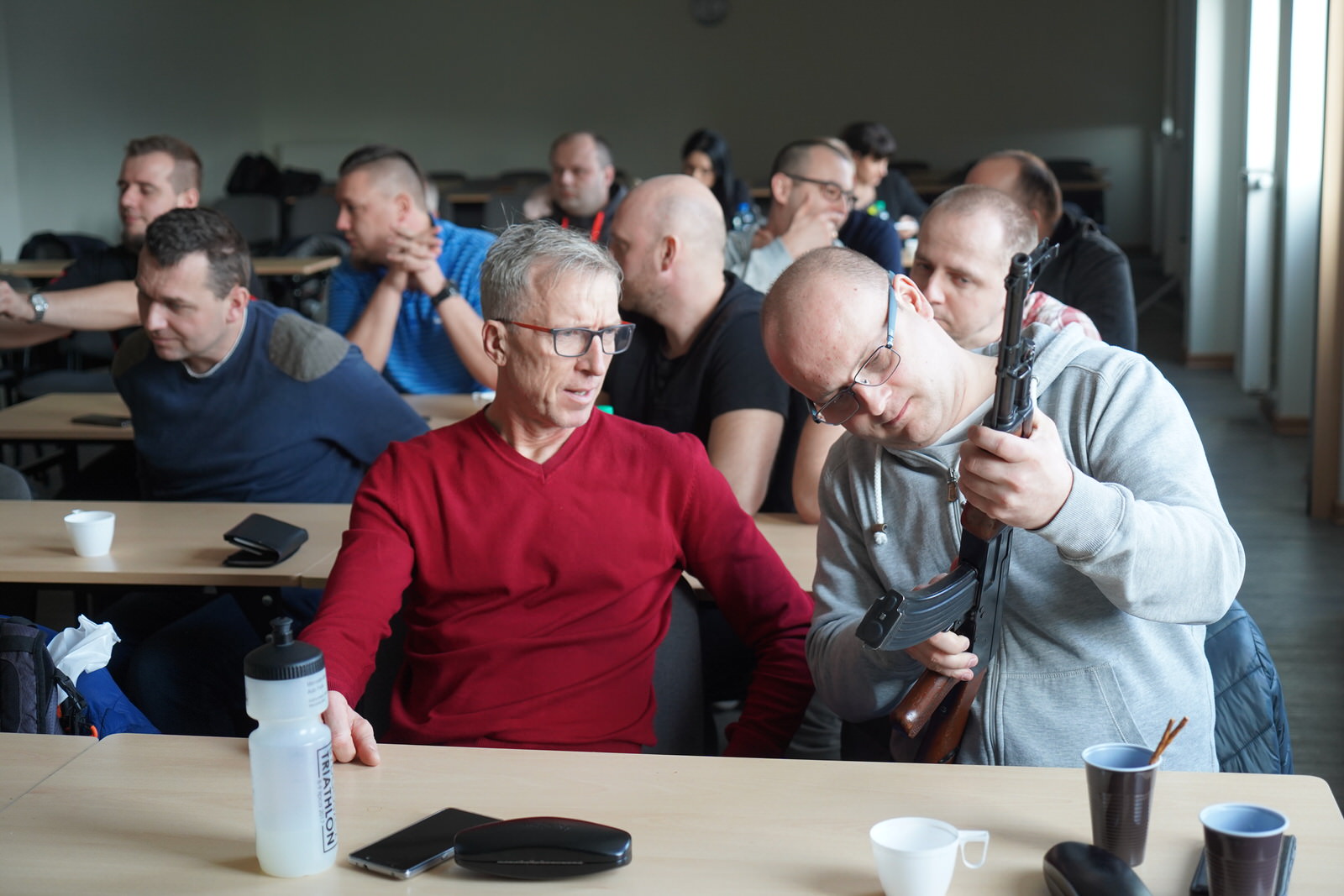 Ratownicy medyczni uczą się od policjantów samoobrony i negocjacji