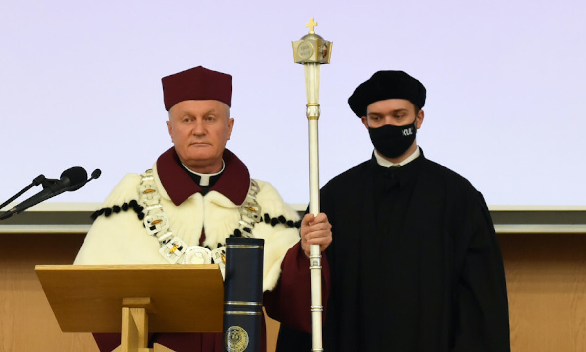 Rektor KUL tłumaczy, że dla wierzących pandemia jest doświadczeniem zesłanym przez Boga, by mogli na co dzień zmartwychwstawać