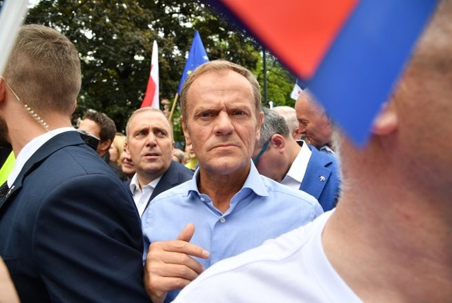 Dominika Wielowieyska w Wyborczej: co mnie obchodzą rozterki Tuska, ma startować!