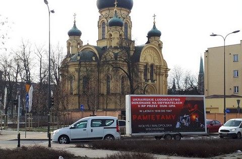 Samochód "Wołyń pamiętamy" krąży po Warszawie